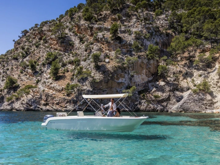 Noleggio barche Invictus  FX 190 a Saint-Raphaël su Samboat