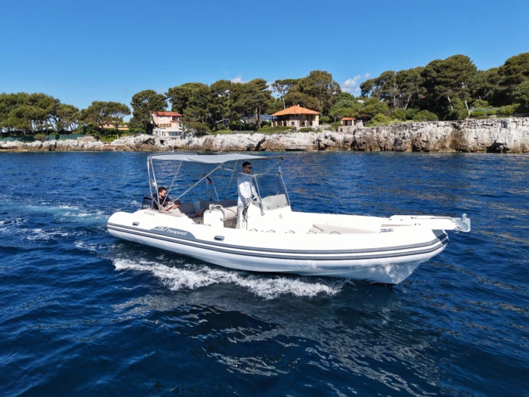 Noleggiare una Capelli Tempest 775 a Cannes