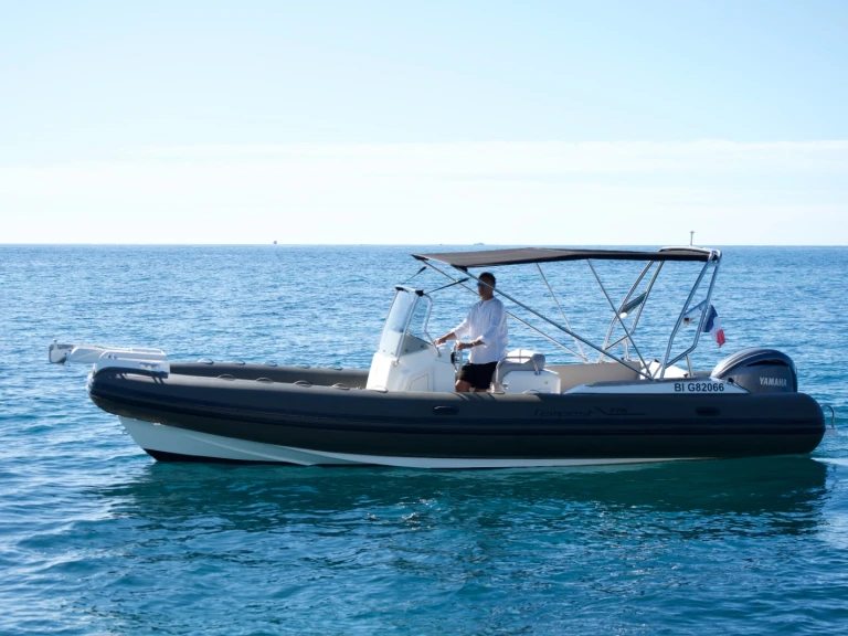 Noleggiare una Capelli Tempest 775 a Golfe-Juan