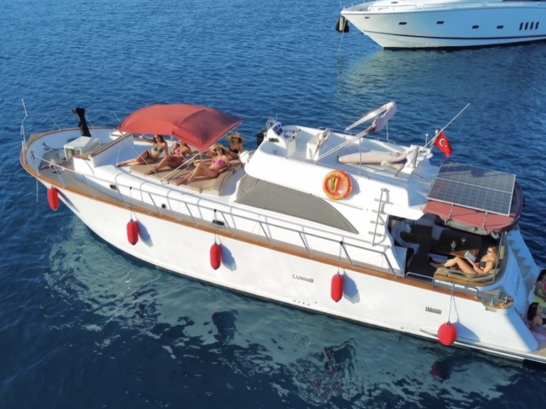 Noleggio Barca a motore con o senza skipper Azimut a Bodrum