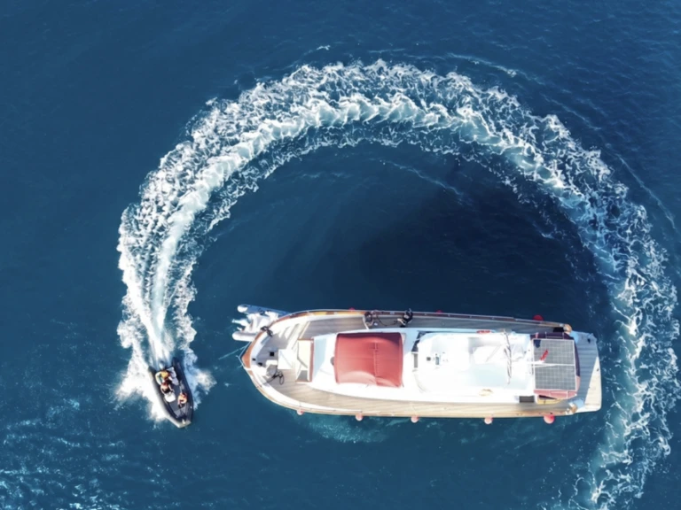 Noleggio Barca a motore Azimut con patente nautica