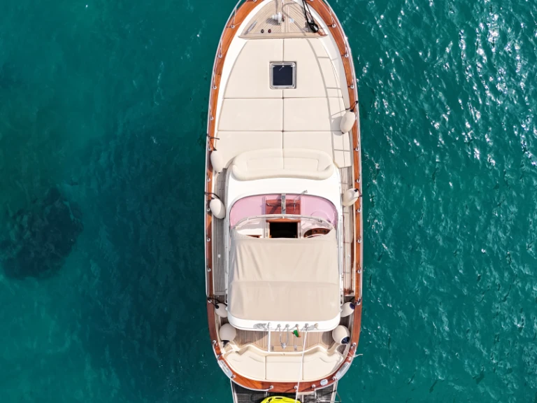Noleggio barche Capri economico Sorrento 32 Semi Cabinato