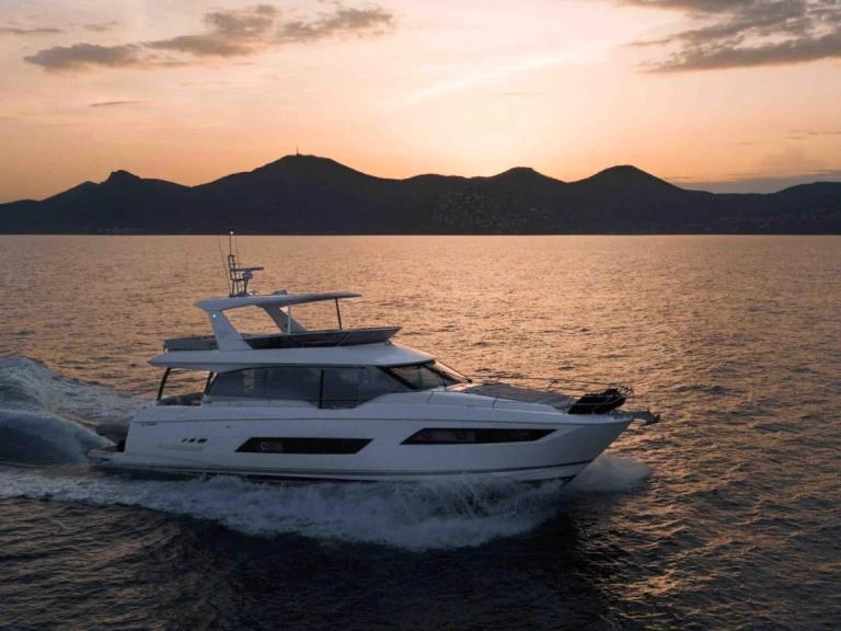 Noleggio Yacht di lusso con o senza skipper Prestige Yachts a Monaco
