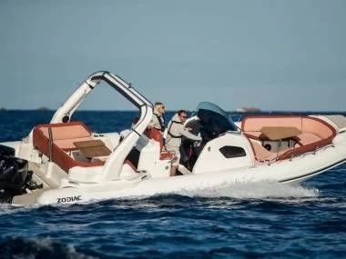 Noleggio barche ZODIAC MILPRO MEDLINE 9 NEO a Hyères su Samboat