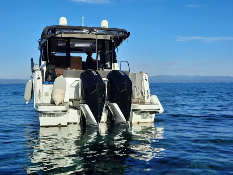 Noleggio Barca a motore con o senza skipper Jeanneau a Hyères