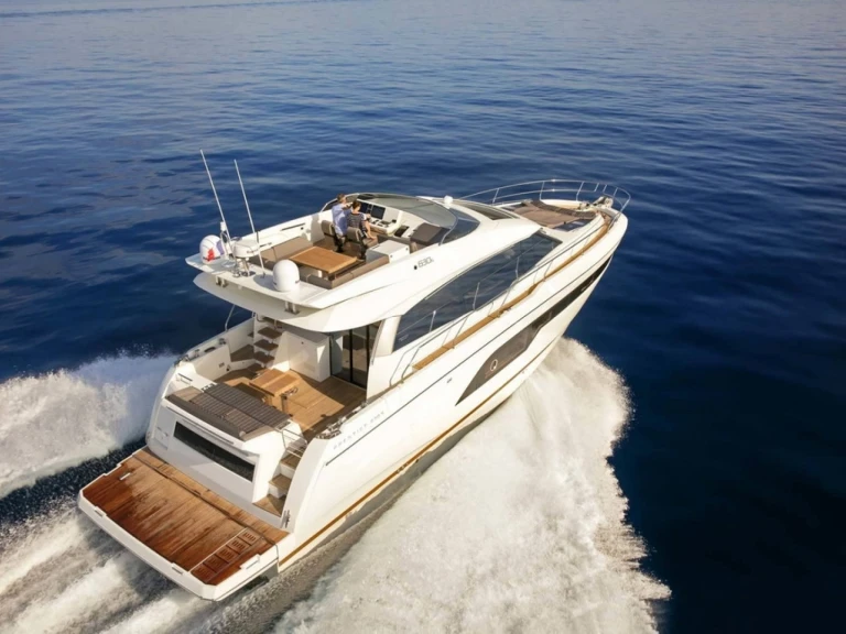 Prestige Prestige 630 da affittare a  Cogolin