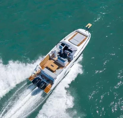 Noleggio Barca a motore con o senza skipper Bénéteau a Cogolin