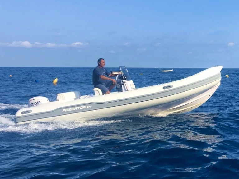 Gommone a noleggio a Praiano al miglior prezzo