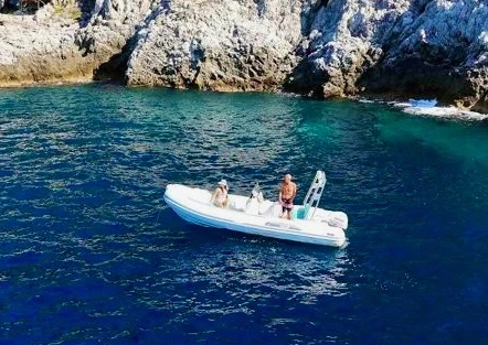 Noleggio Gommone a Praiano – Selva Open Line D 5.7