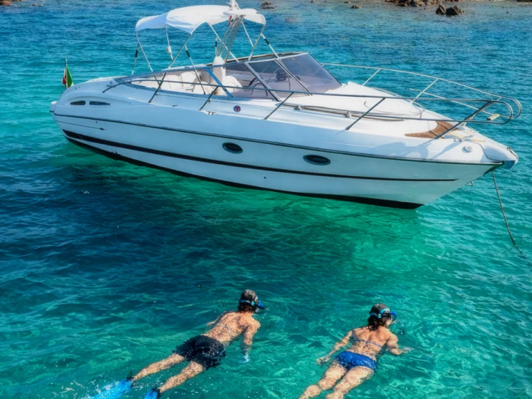 Noleggio barche La Maddalena economico Cranchi 28 CSL