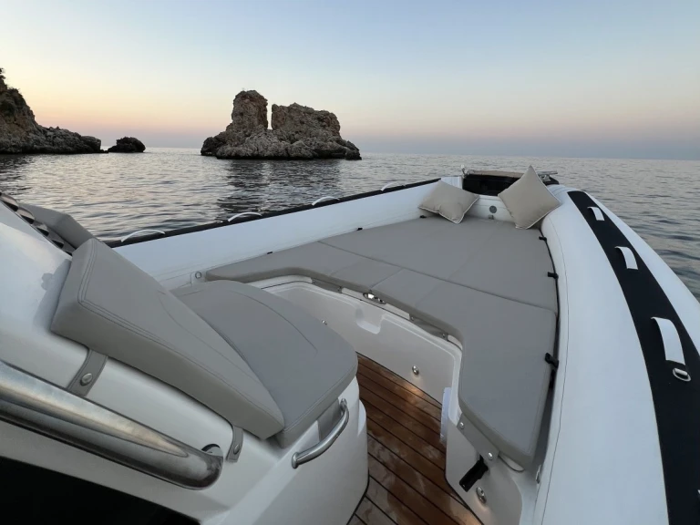 Noleggio Gommone Bwa con patente nautica