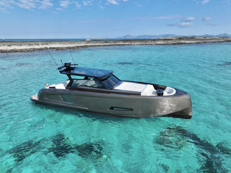 Noleggio barche Vanquish VQ 45 a Ibiza Town su Samboat
