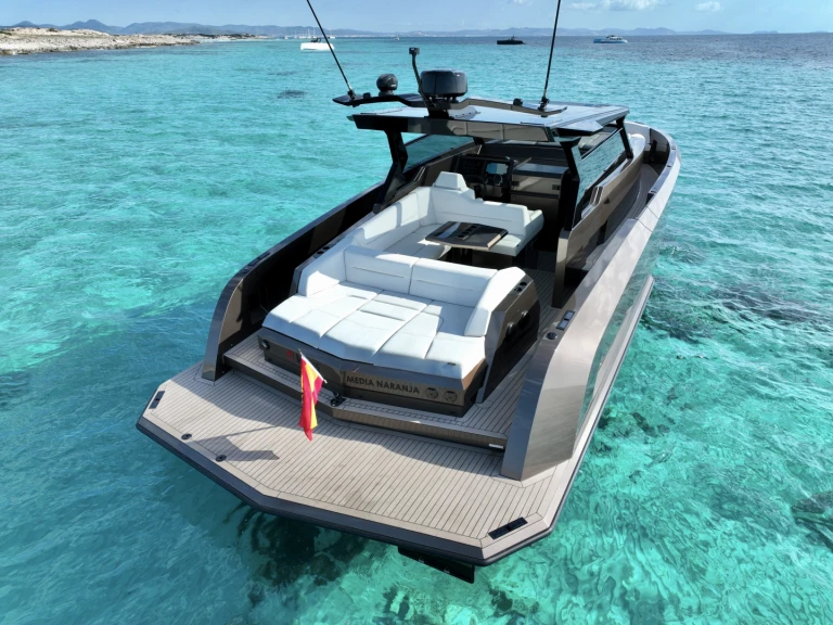 Noleggio Barca a motore Vanquish con patente nautica