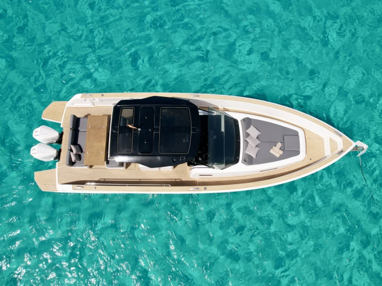Noleggiare una Pardo Yachts Pardo 38 a Ibiza Town