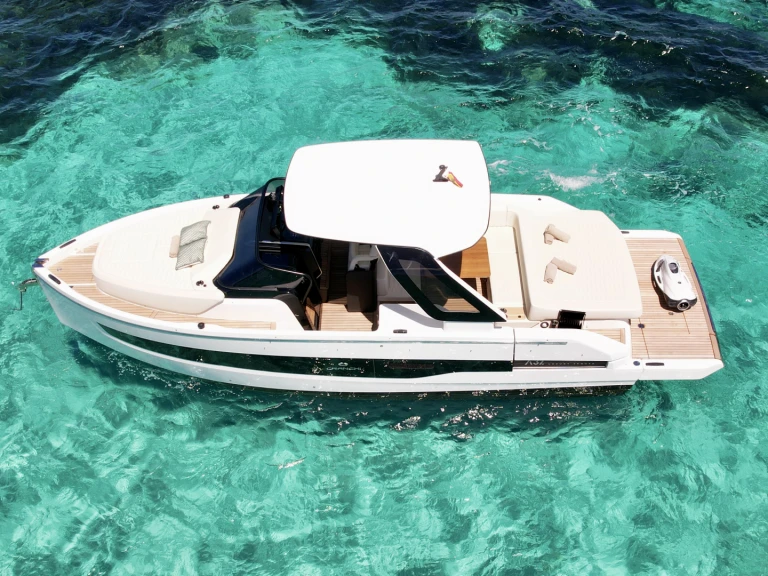Barca a motore a noleggio a Ibiza Town al miglior prezzo