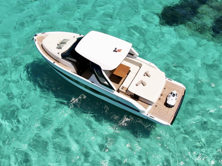Noleggio Barca a motore Cranchi con patente nautica