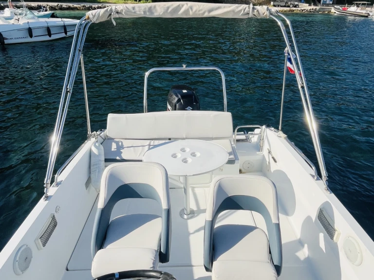 Noleggio barche Bénéteau Flyer 6.6 SPACEdeck a Antibes su Samboat