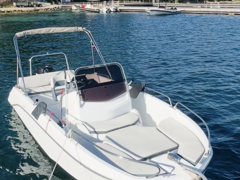 Noleggio a Antibes – Bénéteau Flyer 6.6 SPACEdeck su SamBoat