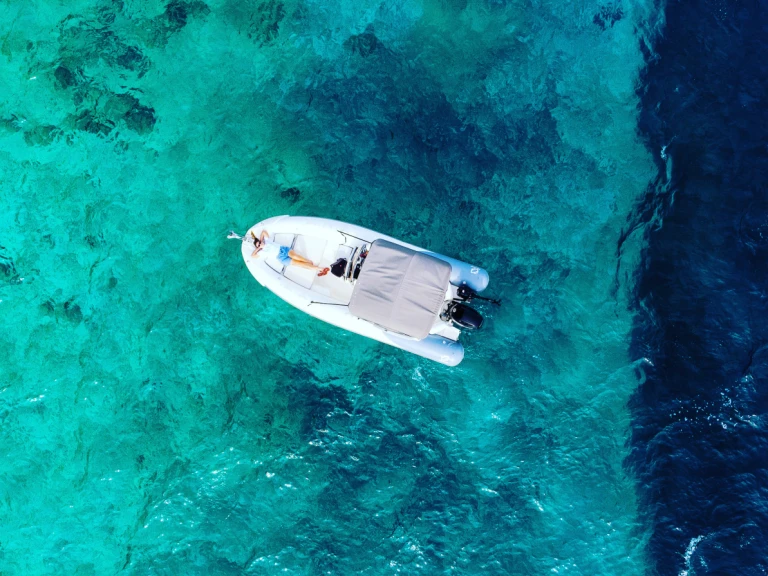 Gommone a noleggio a Nydri al miglior prezzo