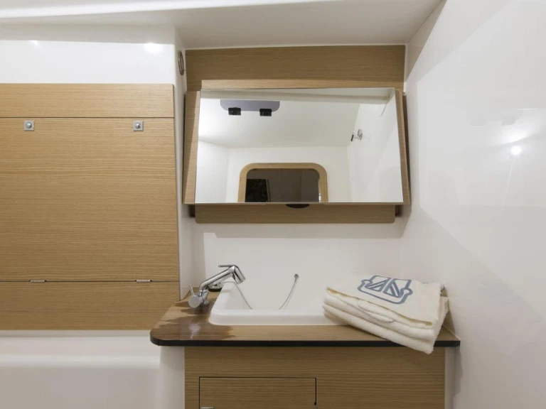 Noleggiare una Dufour Dufour 460 Grand Large a Tivat