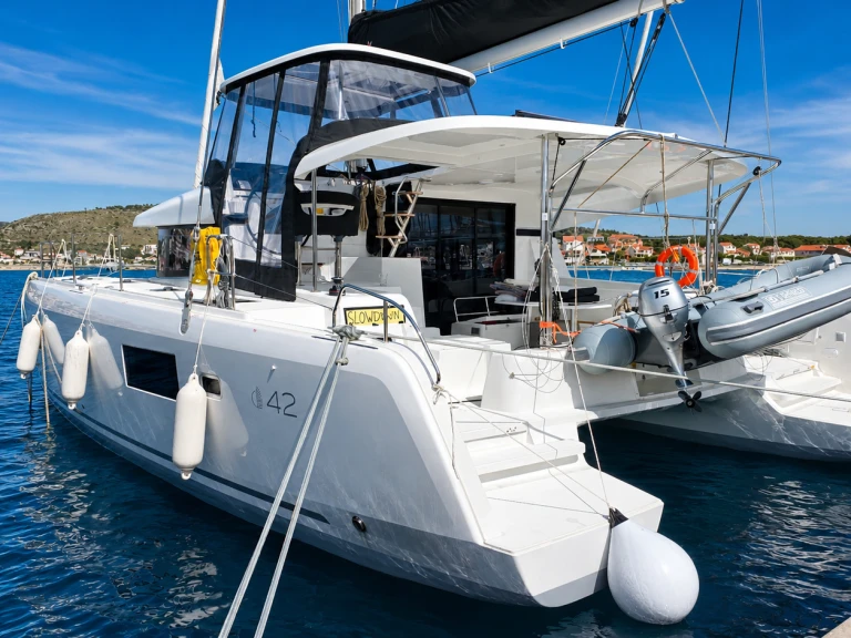 Catamarano a noleggio a Rogosnizza al miglior prezzo