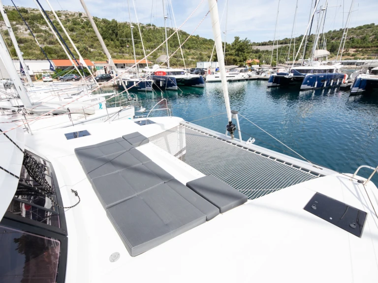 Noleggiare una Fountaine Pajot Astrea 42 a Primošten