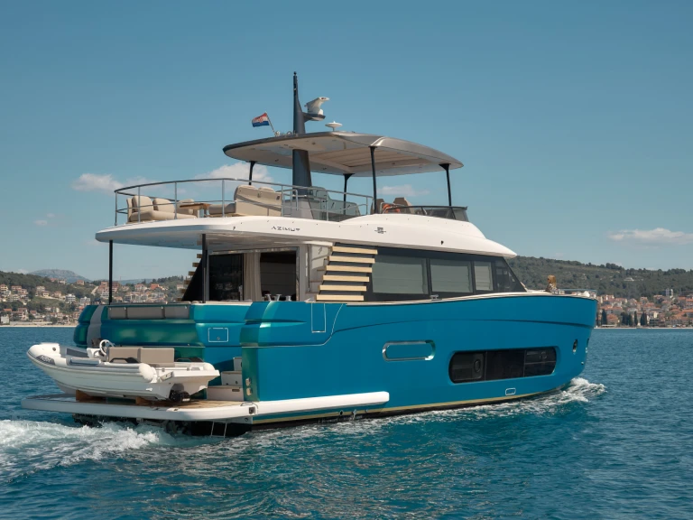 Noleggio barche Azimut Azimut Magellano 66 a Podstrana su Samboat