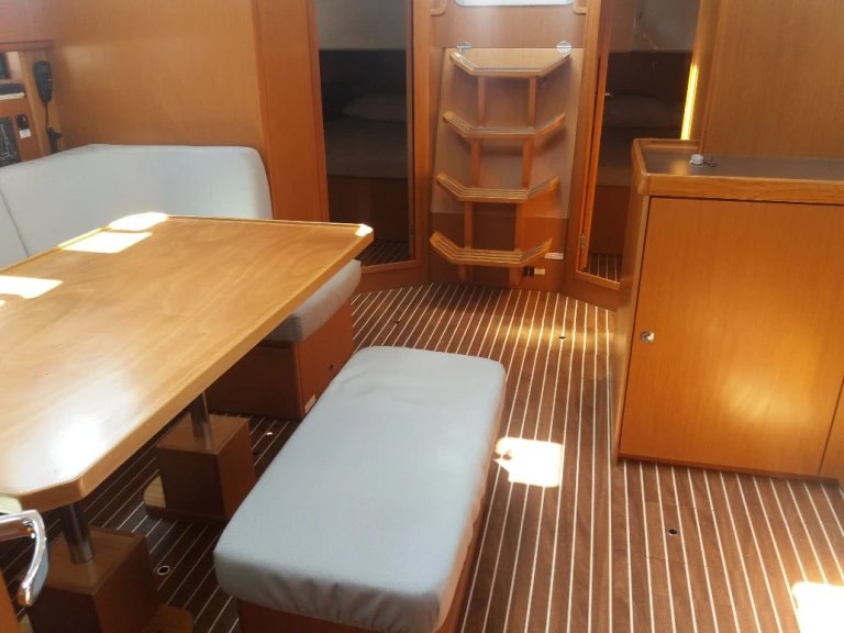 Noleggiare una Bavaria Cruiser 46 a Nettuno