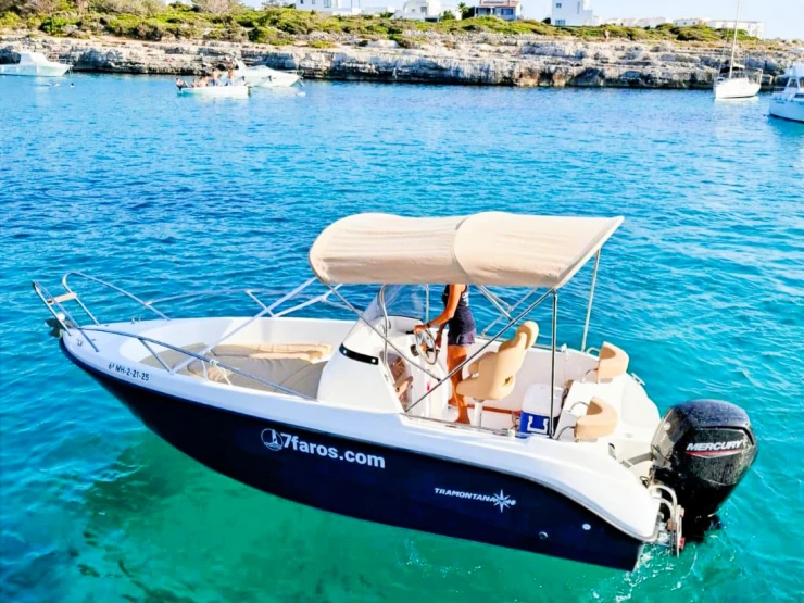 Barca a motore a noleggio a Ciutadella de Menorca al miglior prezzo