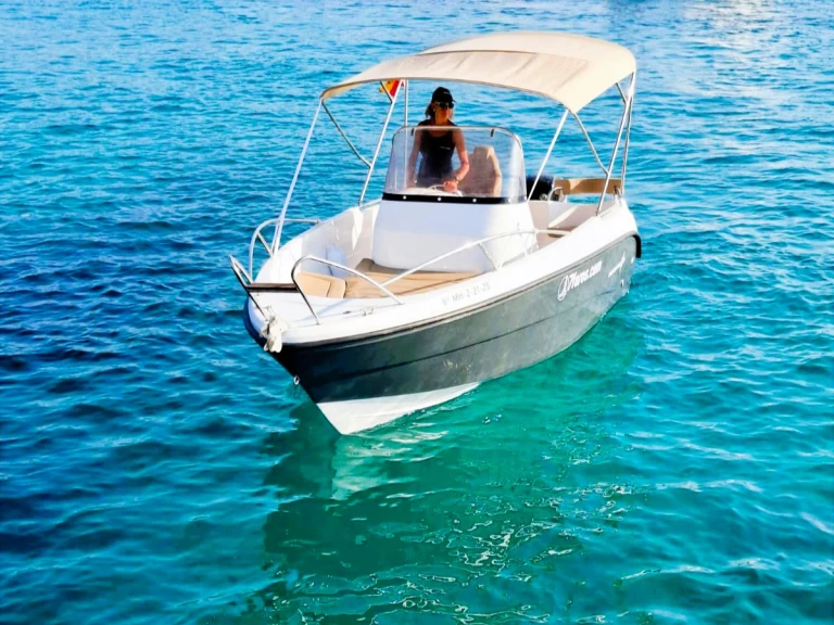 Barca a motore a noleggio a Ciutadella de Menorca al miglior prezzo