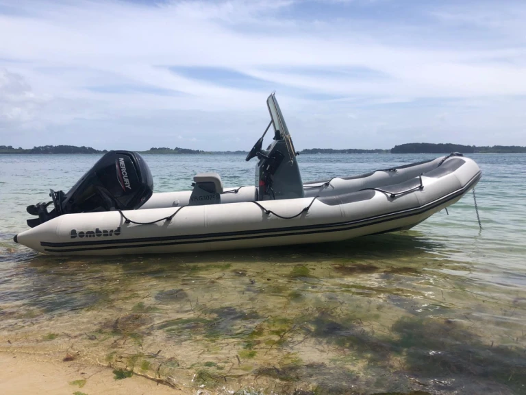 Noleggio Gommone a Larmor-Baden – Bombard Explorer 550