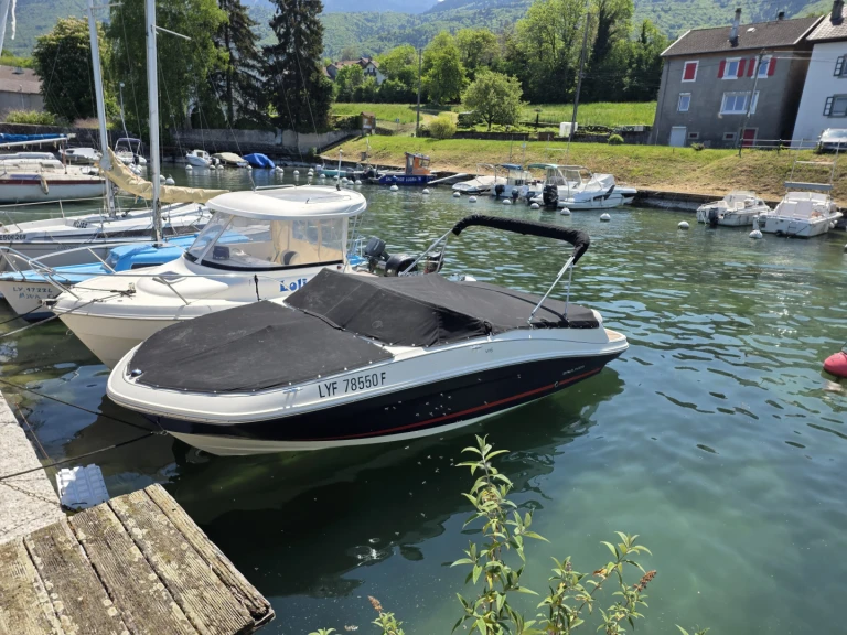 Bayliner VR5 da affittare a  Lugrin
