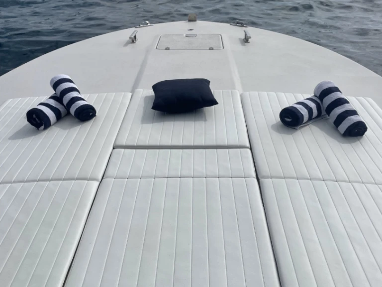 Noleggio Yacht di lusso a Ischia – Itama Itama 38 Open