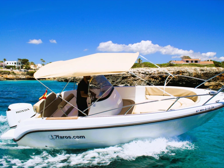 Noleggio Barca a motore Polyester Yacht con patente nautica