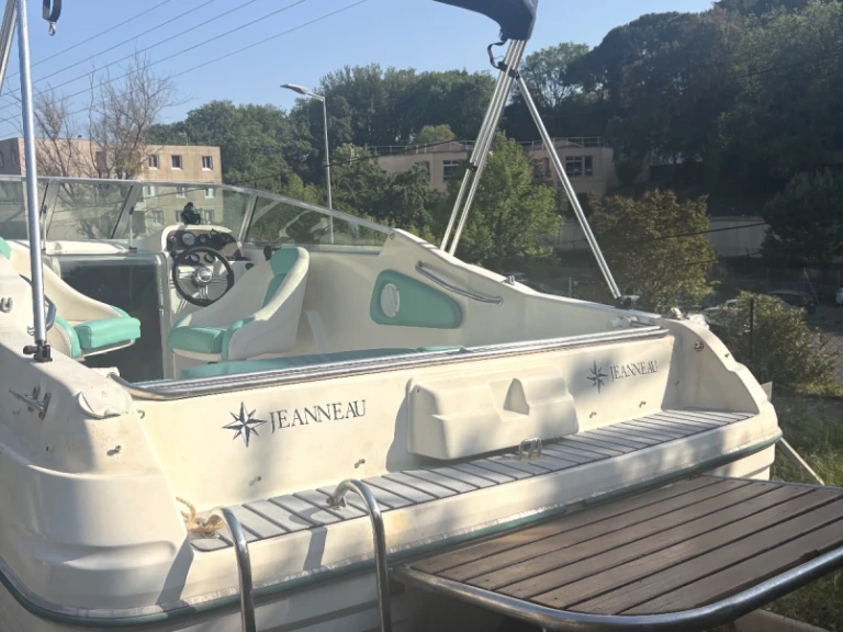 Noleggio Barca a motore con o senza skipper Jeanneau a Francia