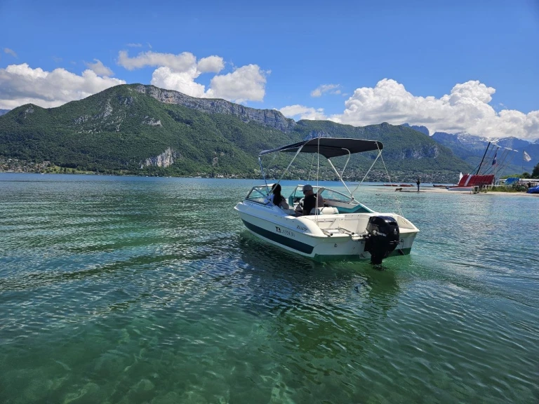 Noleggiare una Larson 150 a Annecy