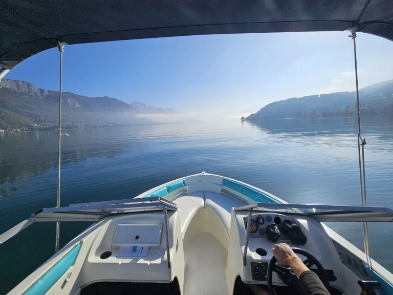 Noleggio Barca a motore a Annecy – Larson AA160