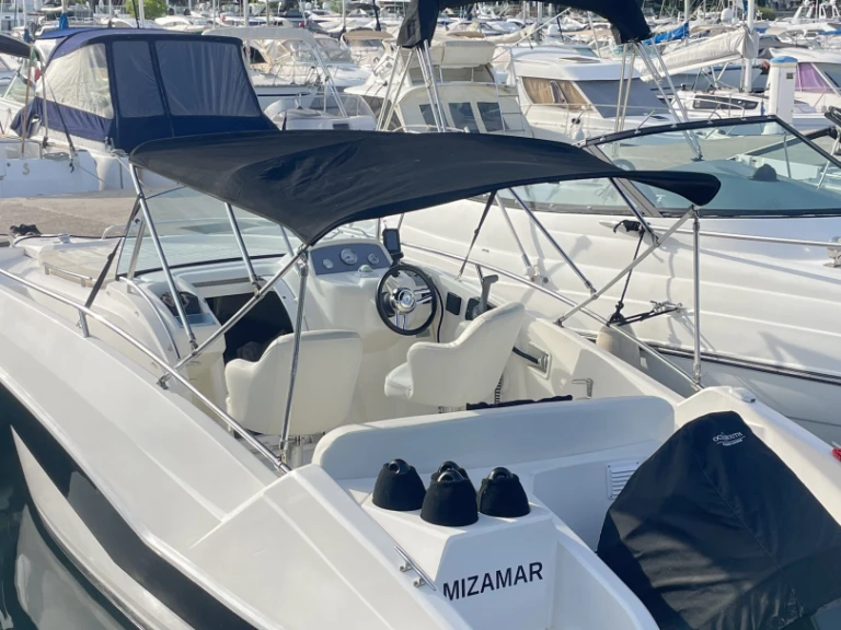 Noleggiare una Rio Rio 650 Day Cruiser a Nizza