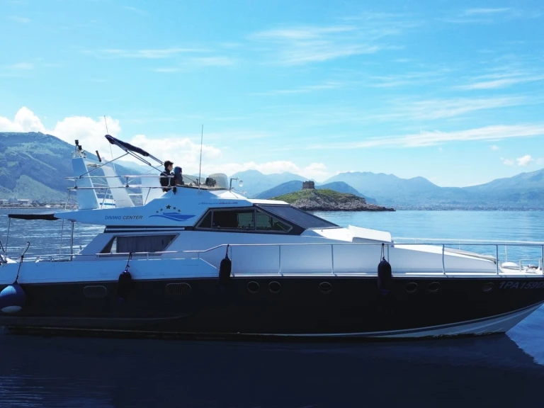 Noleggiare una River Craft 45 Fly  a Castellammare del Golfo