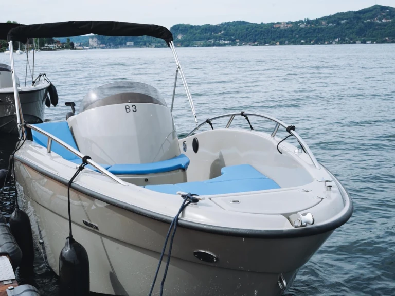 Noleggio Barca a motore con o senza skipper Clear a Angera