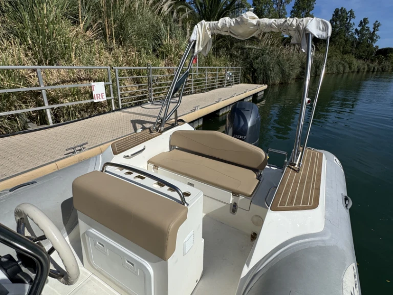 Gommone a noleggio a Mandelieu-la-Napoule al miglior prezzo