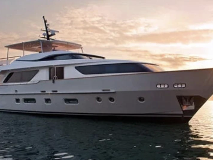 Noleggio Yacht di lusso San Lorenzo con patente nautica