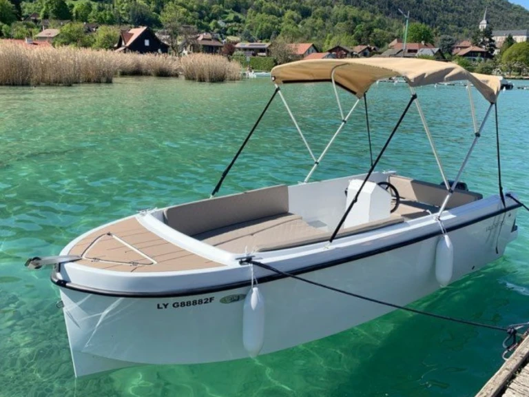 Noleggio Barca a motore con o senza skipper Valory a Annecy