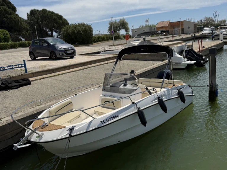 Barca a motore a noleggio a La Londe-les-Maures al miglior prezzo