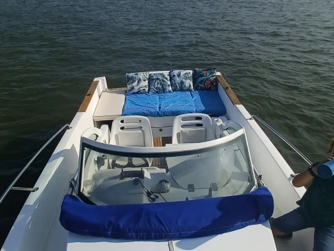 Noleggio Barca a motore Bénéteau con patente nautica