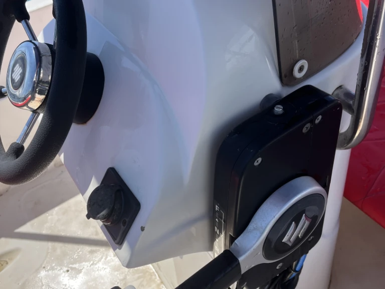 Noleggio Barca a motore Astec con patente nautica