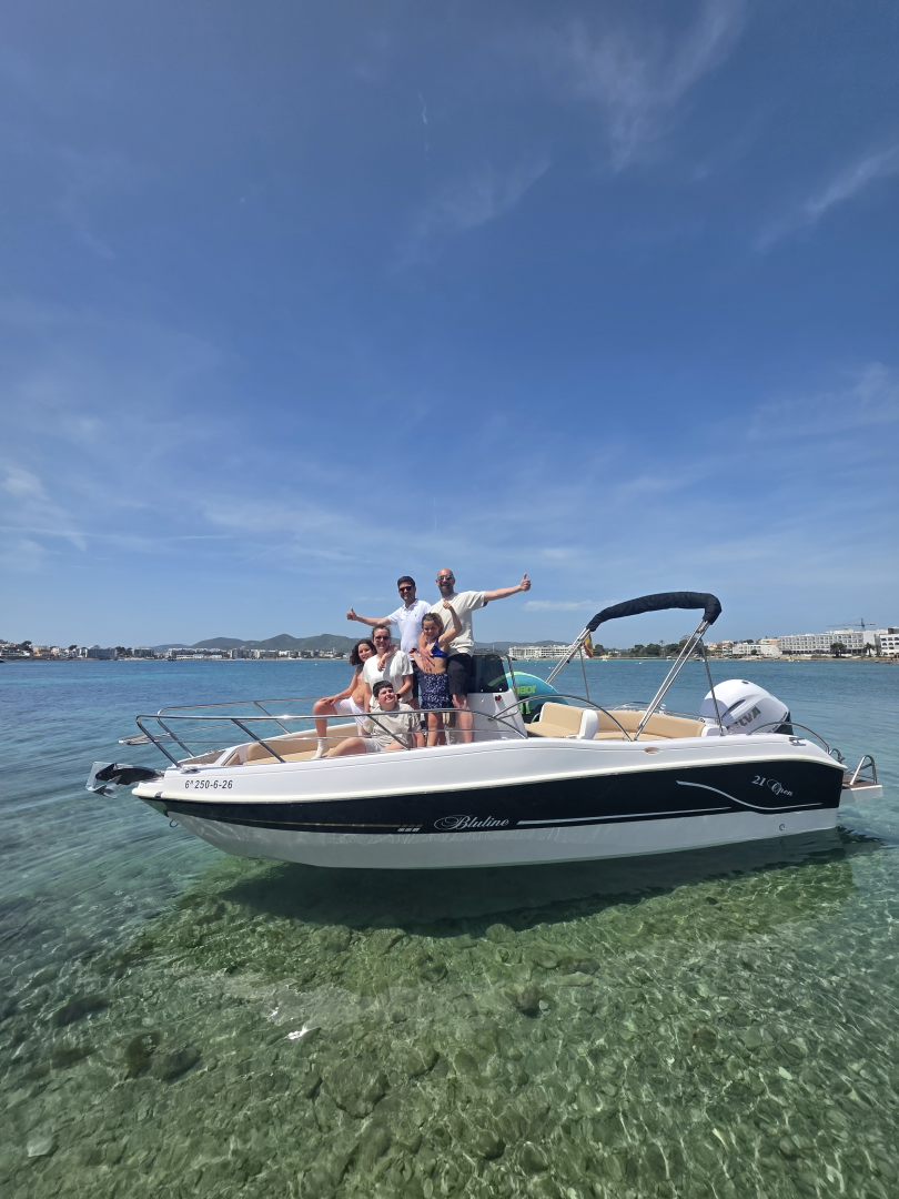 Noleggiare una Blumax Bluline 21 a Ibiza Town