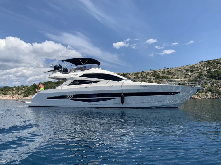 Noleggio a Novi – Galeon Galeon 700 Skydeck - 4 + 1 cab. su SamBoat
