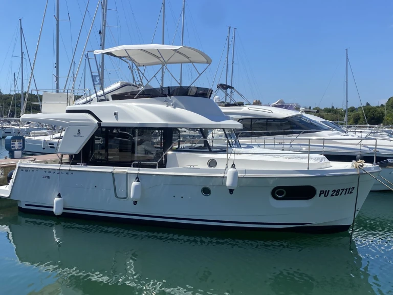 Noleggio barche Pola economico Swift Trawler 35