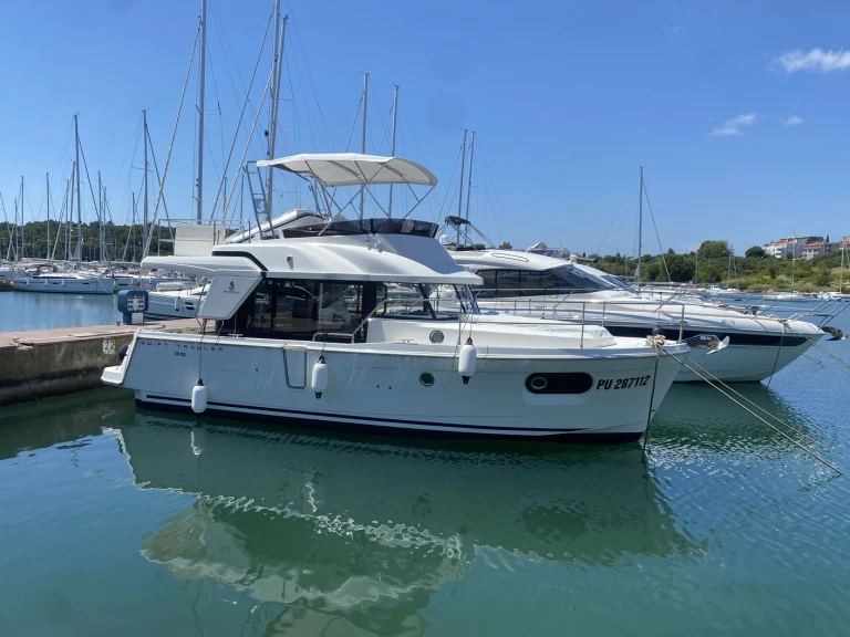 Noleggio Barca a motore a Pola – Bénéteau Swift Trawler 35